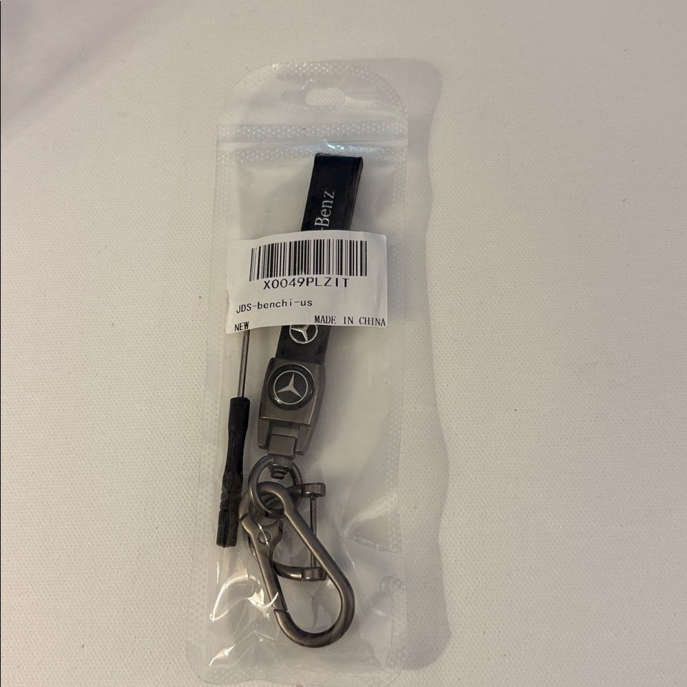 Mercedes Benz Key Fob Keychain in Black Leather with Logo NWT - Picture 4 of 4